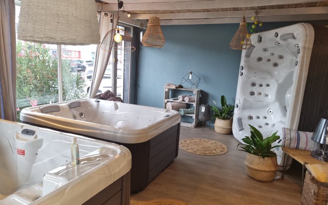 Spas Wellis exposés dans le showroom d'Evasion Piscines 04 à Manosque